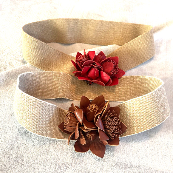 2 Tarnish Nordstrom Stretch Belt Brown Red Leather Rose Brass Buckle Womens S/M - Picture 1 of 9